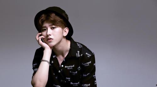 吃瓜娱乐八卦蔡徐坤图片,帅气形象引热议